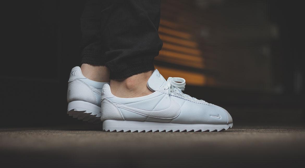 Nike cortez shark tooth white best sale